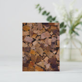 薪の素朴なキャビン木目の樹皮パターン ポストカード (スタンド正面)