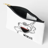 薬を飲む アクセサリーポーチ (見開き)