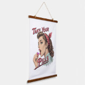 薬を飲む 吊り下げ型タペストリー (傾斜あり)