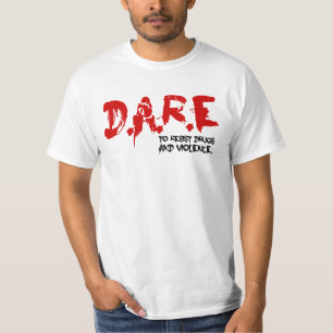 薬剤および暴力に抵抗することを敢えてして下さい Tシャツ