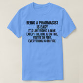 薬剤師とは簡単5 Tシャツ (デザイン正面)