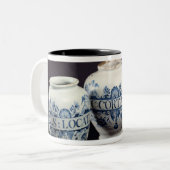 薬剤師の薬剤の瓶、c.1740 ツートーンマグカップ (正面左)