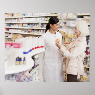 薬品店で顧客と話している薬剤師 ポスター