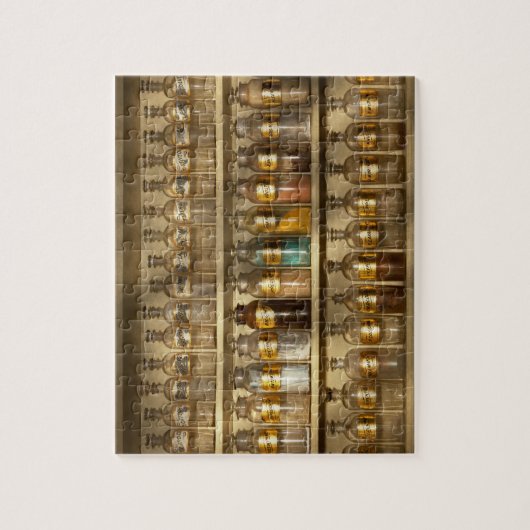 薬学-店の家具 ジグソーパズル (縦)