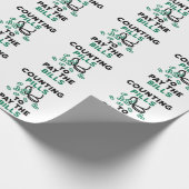 薬局の技術手形の支払いにピルを数える ラッピングペーパー (角)