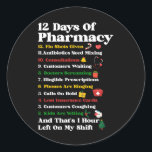 薬局の12の日おもしろいChristmas Pharmacist Tec ラウンドシール<br><div class="desc">薬学の技術のためのシャツ，薬学のためのギフト，薬学の技術の生命シャツ，薬局の技術者のシャツ， Peace Love Pharmacyは薬剤師，必須労働者，医療従事者，ナース医師，フロントラインヒーロー，医療従事者のための完璧なギフトである。薬局技術者のノベルティデザインは、薬局技術または薬剤師に最適である。デザインおもしろいは言う： "私が数えている私と話さないで"薬学技術ノベルティデザインは国家薬学技術者の日のための完璧な感謝のアイディアである</div>
