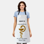 薬局ホワイトコート式おめでとうございます エプロン (着用した状態)