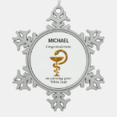 薬局ホワイトコート式おめでとうございます スノーフレークピューターオーナメント (正面)