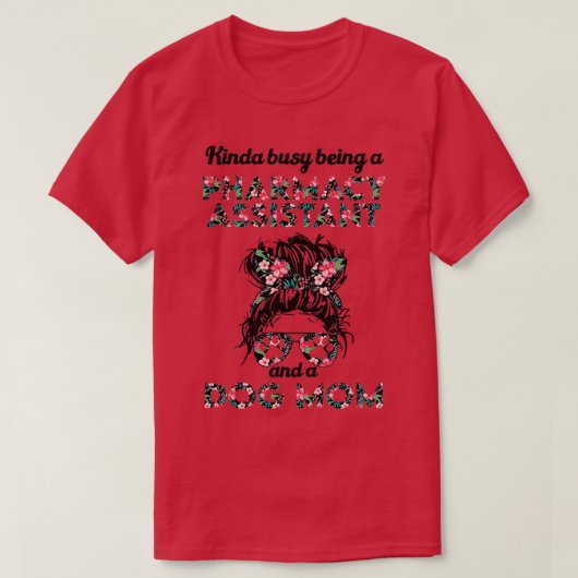 薬局助手の肩書きの犬の母 Tシャツ (デザイン正面)