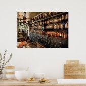 薬局 – 非常に多くの引き出しとボトル ポスター (キッチン)