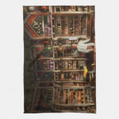 薬局 – A ロシアの薬局1885 キッチンタオル (縦)