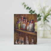 薬庫 – Inside the Medicine Cabinet ポストカード (スタンド正面)