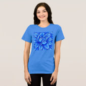 藍色の巨大な牡丹の花模様 トライブレンドＴシャツ (正面全面)