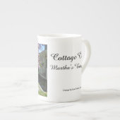 藤とロッキングチェア – Martha's Vineヤード ボーンチャイナマグカップ (正面右)