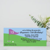 藤色の紫がグリーンをヒットするゴルフの誕生日パーティー 招待状 (スタンド正面)