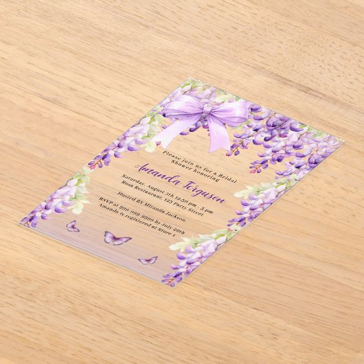 藤色の花と蝶のブーケ ウェディングシャワー アクリル招待状 (レイダウン)