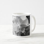 蘭の花が灰色で咲き乱れる コーヒーマグカップ (正面右)