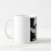 蘭の花が灰色で咲き乱れる コーヒーマグカップ (左)