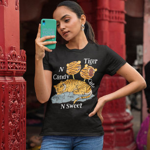 虎とキャンディかわいい甘い動物の黒人女性 Tシャツ