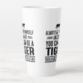 虎のマグになれないかぎり自分でいてくれ カフェラテマグ (正面)