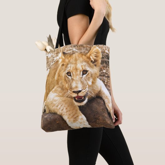 虎の子石の一休みを取ります トートバッグ (クローズアップ)