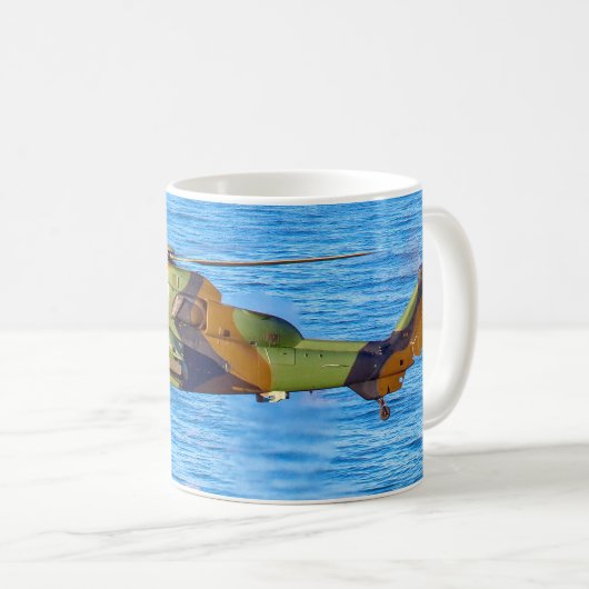 虎の攻撃ヘリコプター(フランス) コーヒーマグカップ (正面右)