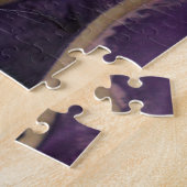 虎猫の子猫を紫色のベッドに ジグソーパズル (側面)