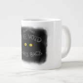 虚無がこちらを見返す ジャンボコーヒーマグカップ (正面右)