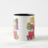 虫およびりんごの第4等級の先生 ツートーンマグカップ (中央)