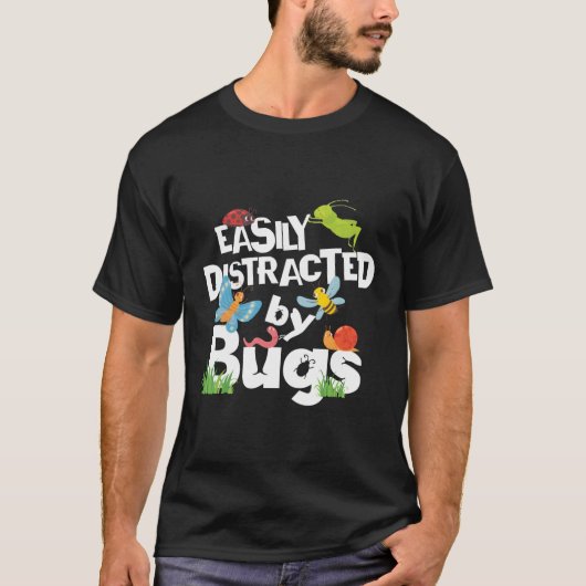 虫に簡単に気を取られる昆虫学者の昆虫のバグ Tシャツ (正面)