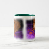 虫の目のギニー豚マグカップ ツートーンマグカップ (中央)