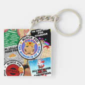 虫眼鏡の下のミンスパイのモンタージュ キーホルダー (裏面)