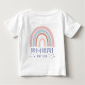 虹とハート1歳パーソナライズされた日 ベビーTシャツ (裏面)