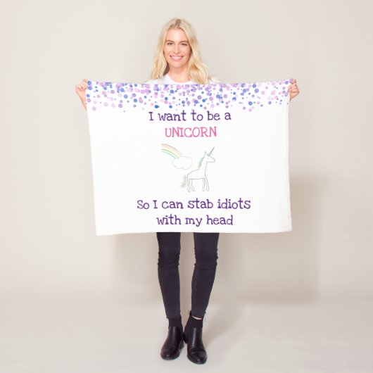 虹と紙吹雪で輝くユニコーンおもしろい フリースブランケット (インサイチュ)