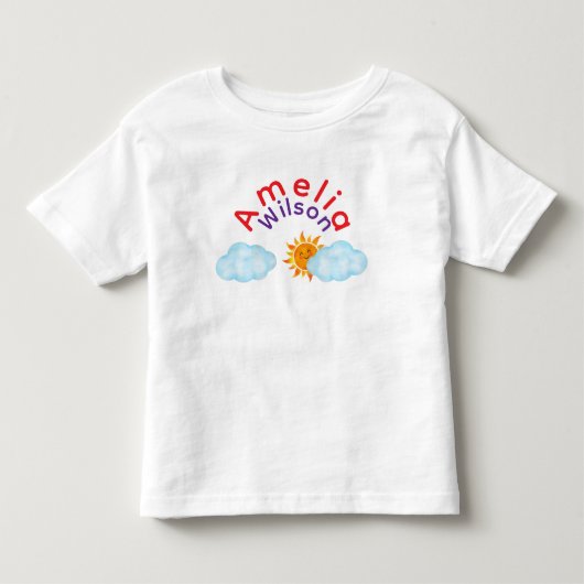 虹と輝く太陽と雲の中にかわいい名前 トドラーTシャツ (正面)