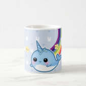 虹とnarwhalかわいいベビーおよびかわいいは曇ります コーヒーマグカップ (中央)