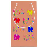 虹によって着色されるかわいい漫画象の誕生日 スモールペーパーバッグ (裏面)