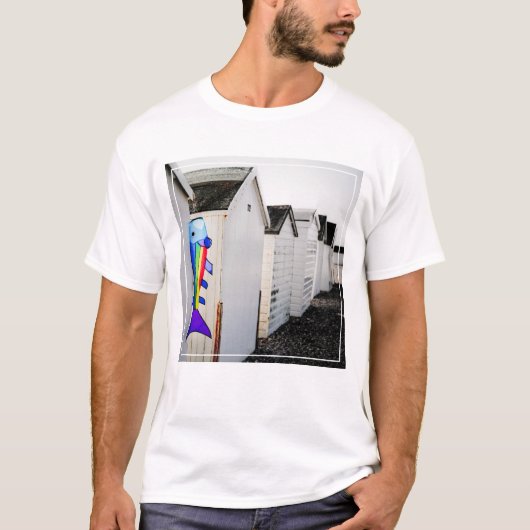 虹によって着色される凧 Tシャツ (正面)