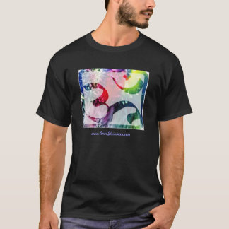 虹のオウム(Om) Tシャツ
