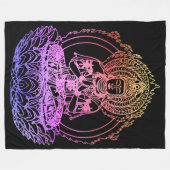 虹のグラデーションで燃えカラフルる仏 フリースブランケット (正面(横))