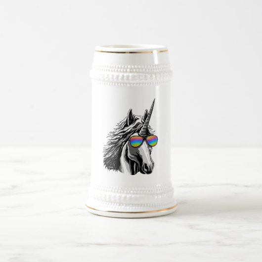 虹のサングラスとのクールなユニコーン ビールジョッキ (中央)