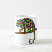 虹のチェック模様のカメレオンのマグ コーヒーマグカップ (中央)