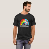 虹のトランスジェンダー旗 LGBTQゲイシスターのハグ Tシャツ (正面フル)