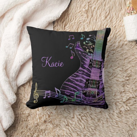虹のノートが付いているパーソナライズな紫色のギター クッション (ブランケット)