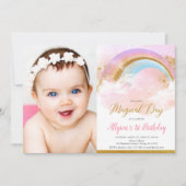 虹のパステルピンクおよび金ゴールドの誕生会の写真 招待状 (正面)