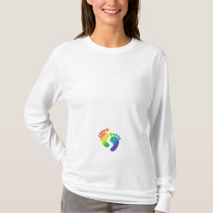 虹のベビーの足跡のマタニティシャツ Tシャツ