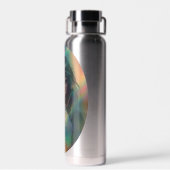 虹の光に囲まれたアニメの少女のアートワーク ウォーターボトル (背面)