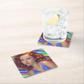 虹の光を放つ夢見心地の少女 スクエアペーパーコースター (インサイチュ)