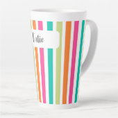 虹の垂直ストライプカラフル数々のレトロカラー カフェラテマグ (右アングル)