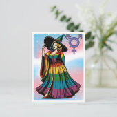 虹の旗の服のトランスジェンダーの魔女 ポストカード (スタンド正面)